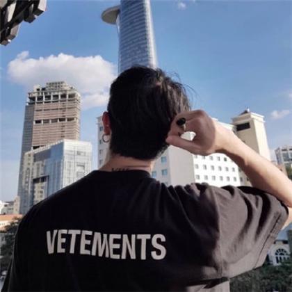 欧美头像男背影图片,简约而不失格调的时尚演绎